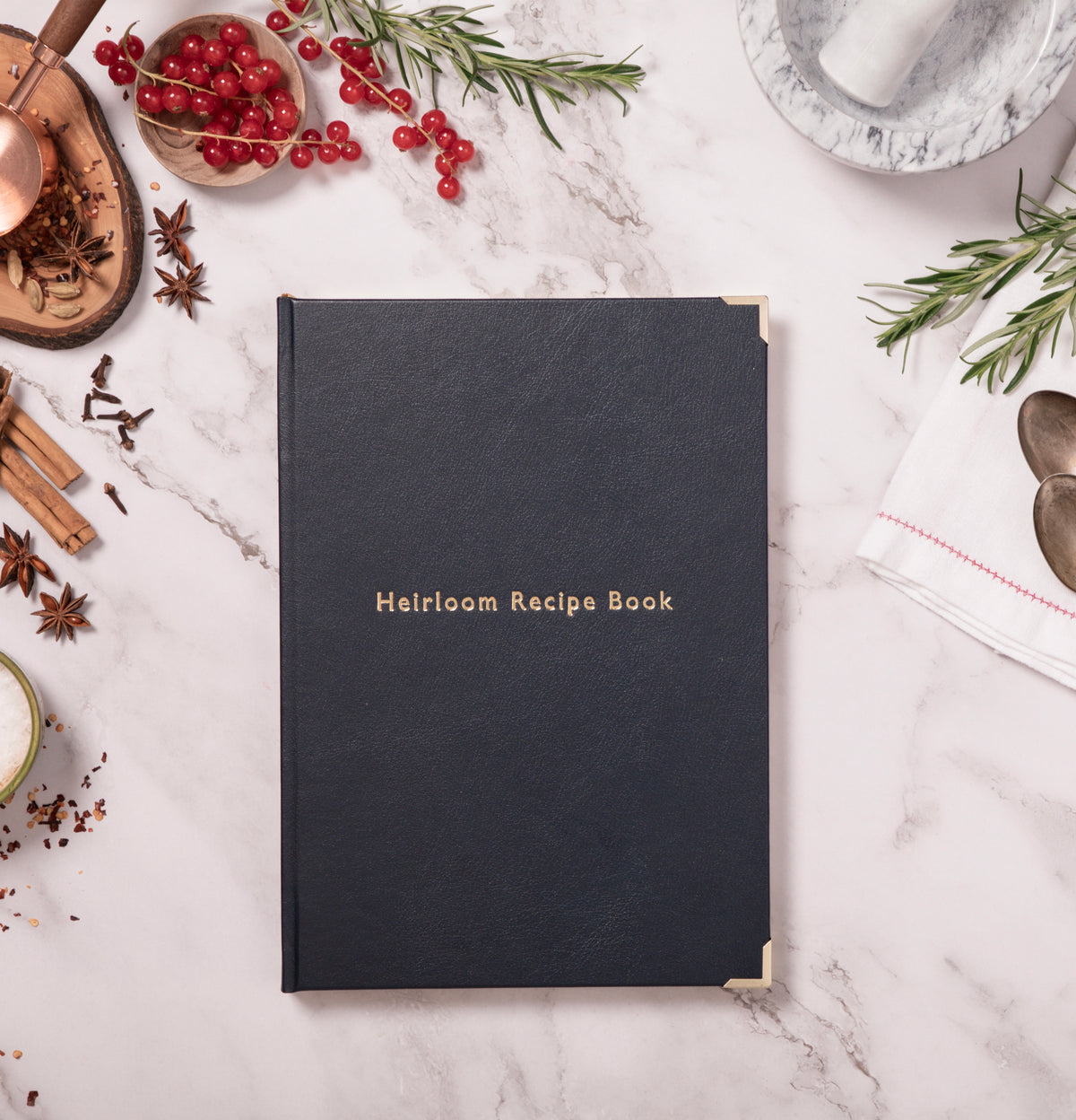 Livre de recettes ancestral en cuir bleu marine