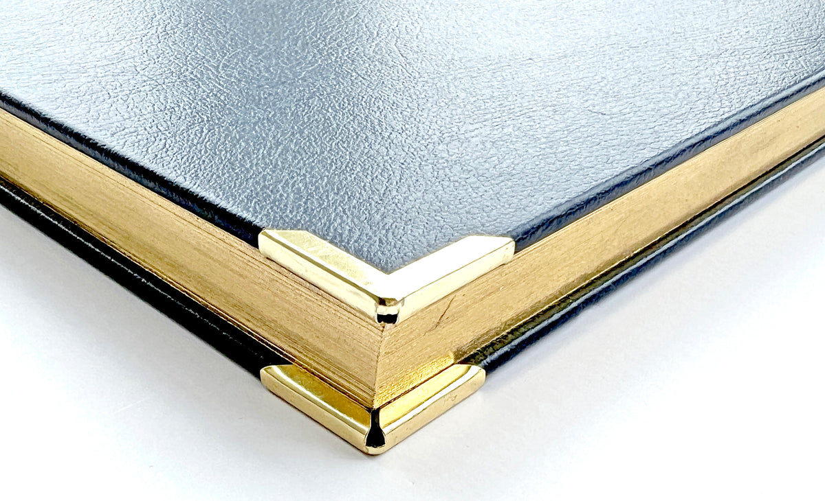 Livre de recettes ancestral en cuir bleu marine