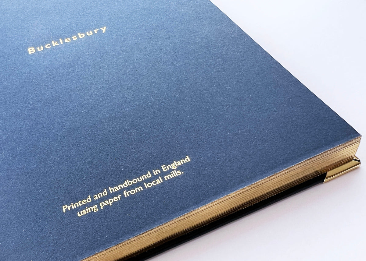 Livre de recettes ancestral en cuir bleu marine