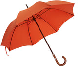 Klassischer orangefarbener Regenschirm