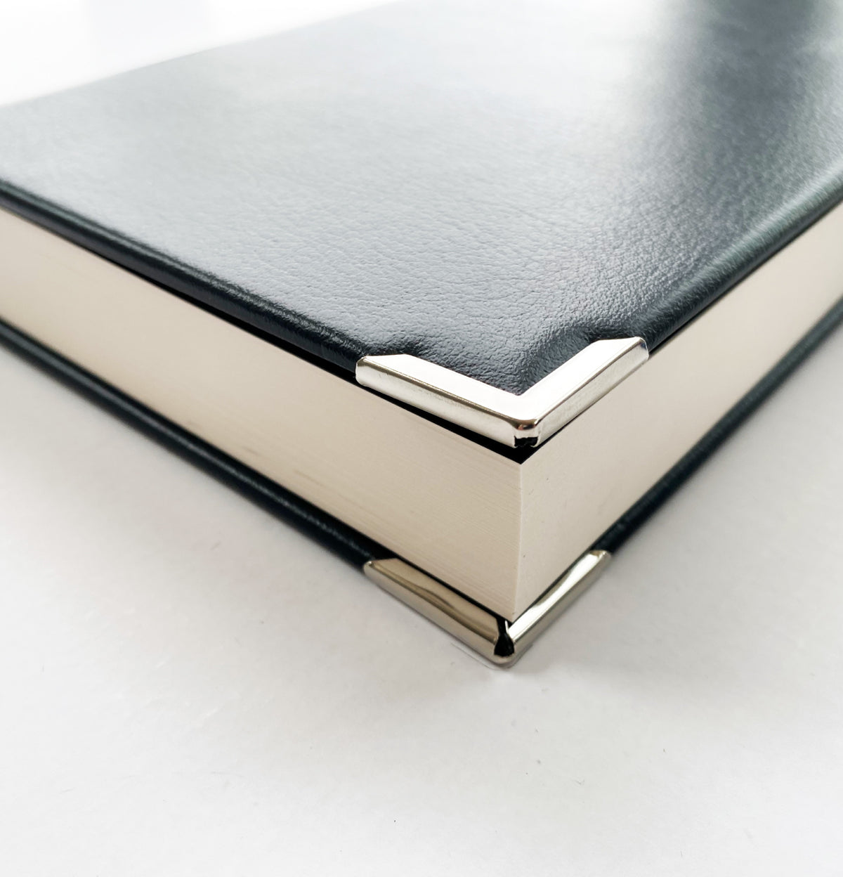 Cuaderno / Diario A5 de cuero negro - Hecho a mano en Inglaterra